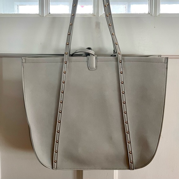 NWT 2 Piece Shiraleah “Mel” Tote and Wristlet - Picture 3 of 7